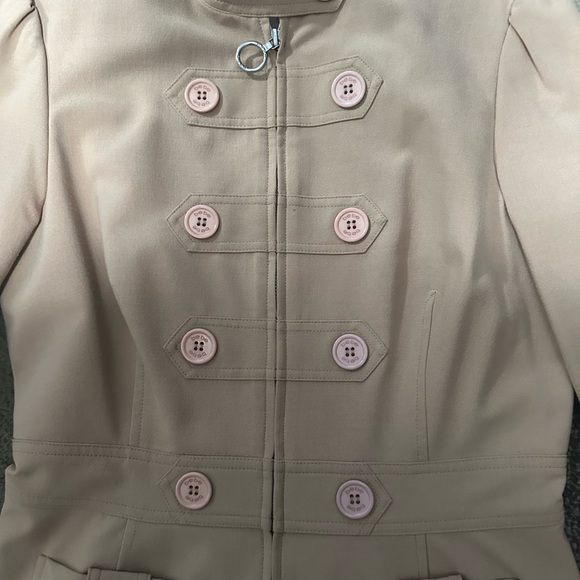 EUC 1990’s Vintage BeBe 2 piece Suit. Beautiful camel color.Size 6/8 - Picture 4 of 16